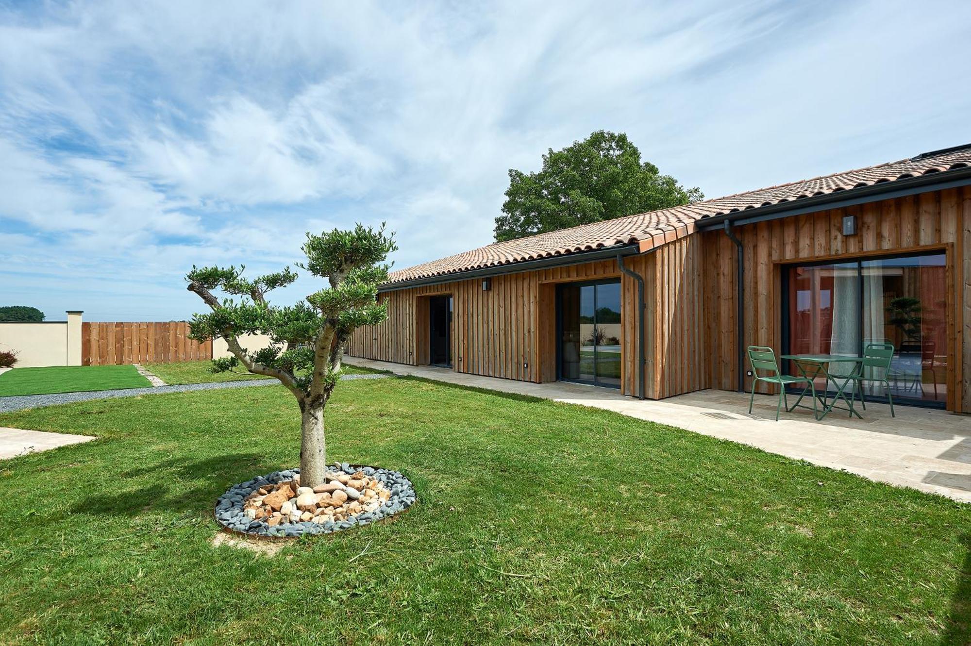 Le Repaire Lagardere Bed & Breakfast Lussac  Exterior photo